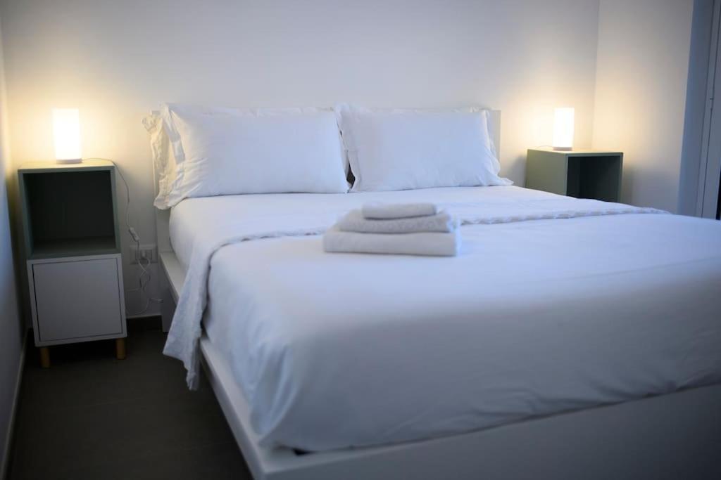 Matilde'S Flat Apartment Milazzo Bagian luar foto