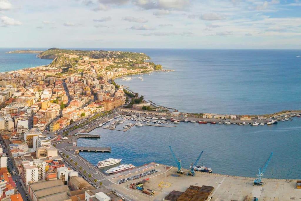 Matilde'S Flat Apartment Milazzo Bagian luar foto