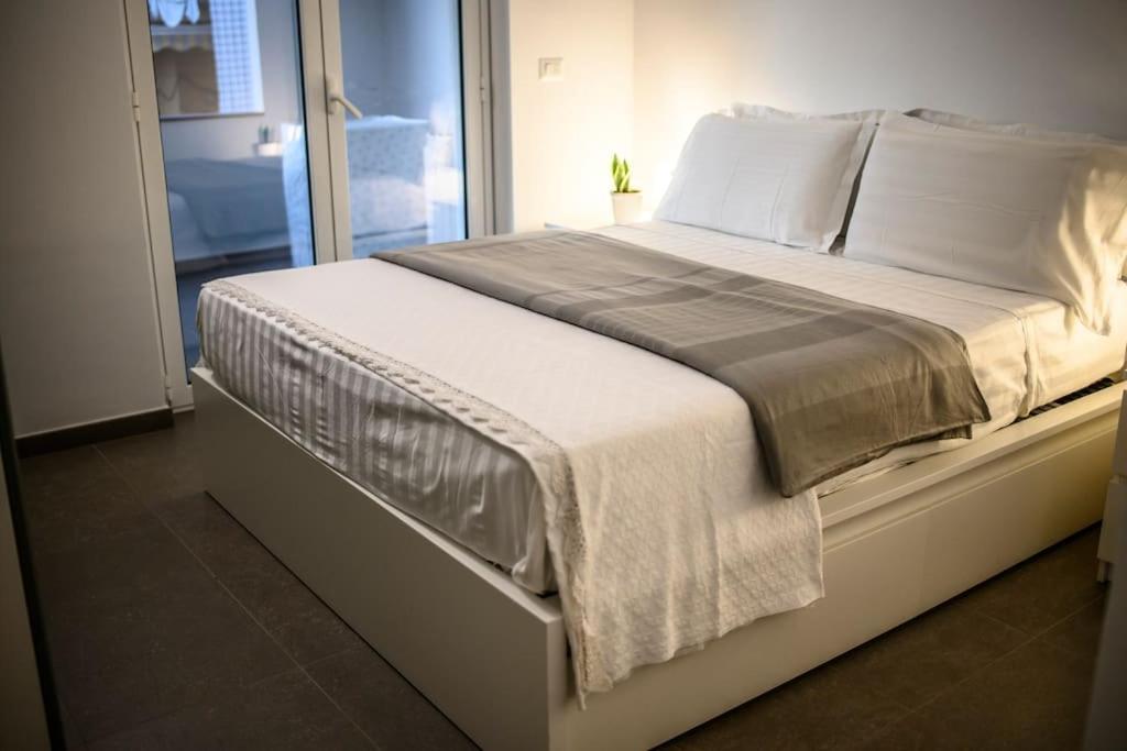 Matilde'S Flat Apartment Milazzo Bagian luar foto
