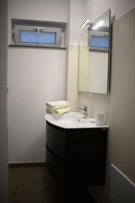 Matilde'S Flat Apartment Milazzo Bagian luar foto